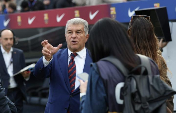 巴萨选举日临近;一线队球员多数站队拉波尔塔;变革呼声与稳定诉求激烈碰撞 体育新闻 巴萨选举日临近;一线队球员多数站队拉波尔塔;变革呼声与稳定诉求激烈碰撞 体育新闻 巴萨选举日临近;一线队球员多数站队拉波尔塔;变革呼声与稳定诉求激烈碰撞 体育新闻