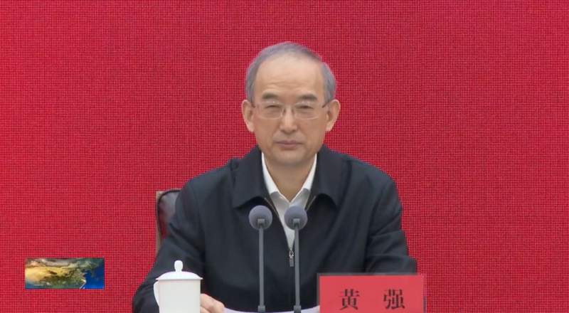 省委书记辅导报告引发深思；五问直指政绩观偏差根源。