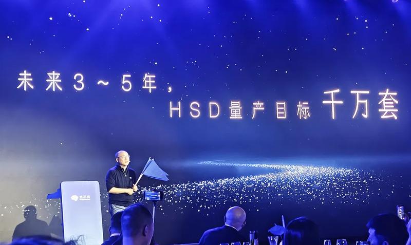 智驾企业深化技术投入,地平线调整硬件策略;舱驾融合方案成新增长点,行业竞争格局悄然演变。 汽车科技