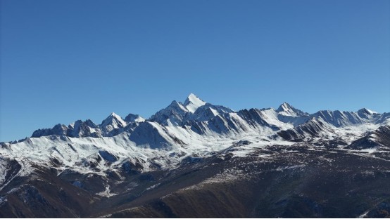 逃离城市焦虑,动车直达川西是否真能寻得心安? 情感心理