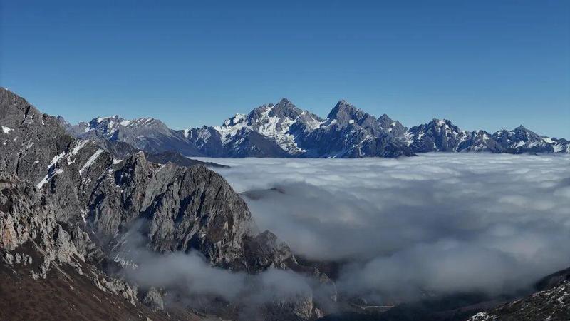 逃离城市焦虑,动车直达川西是否真能寻得心安? 情感心理